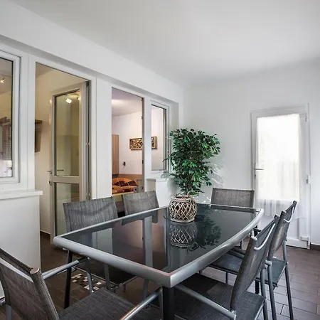 Negga Apartman דירה